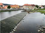 Minimální množství vody na přelivné ploše dne 21.6.2015